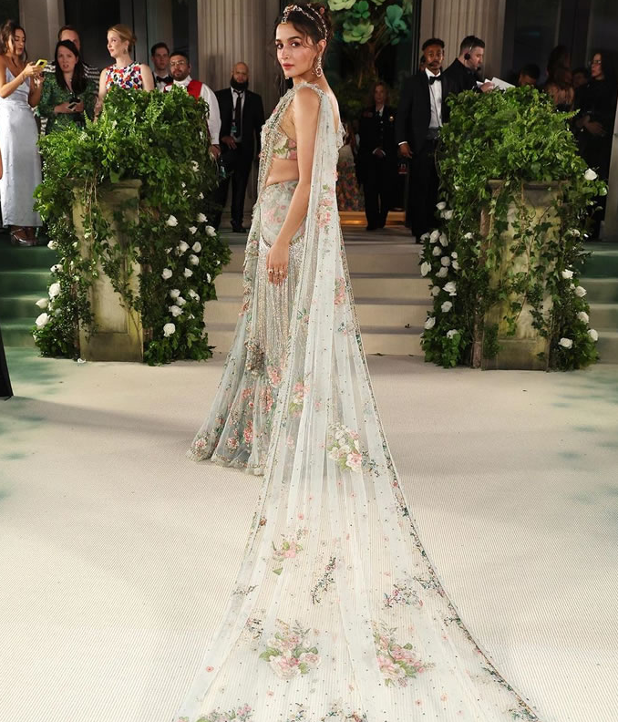 
Fashion Fairy Tale: Alia Bhatt Reigns Supreme in Sabyasachi Saree at 2024 Met Gala!
