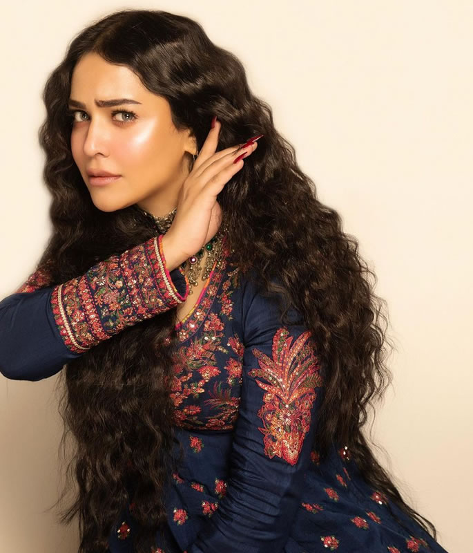 Is Humaima Malick's Fashion Choice Pushing Boundaries or Crossing Lines?