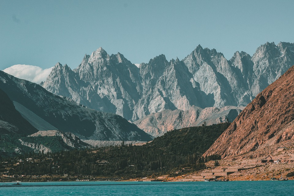 Hunza Valley: Where Nature Lovers and History Enthusiasts Unite