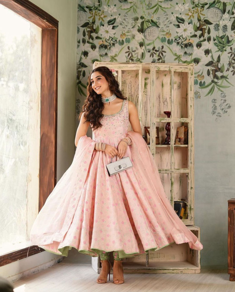 Maya Ali's Baby Pink Pashwas Eid Look Takes Instagram by Storm