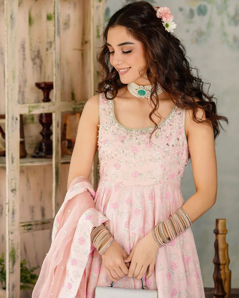 Maya Ali's Baby Pink Pashwas Eid Look Takes Instagram by Storm